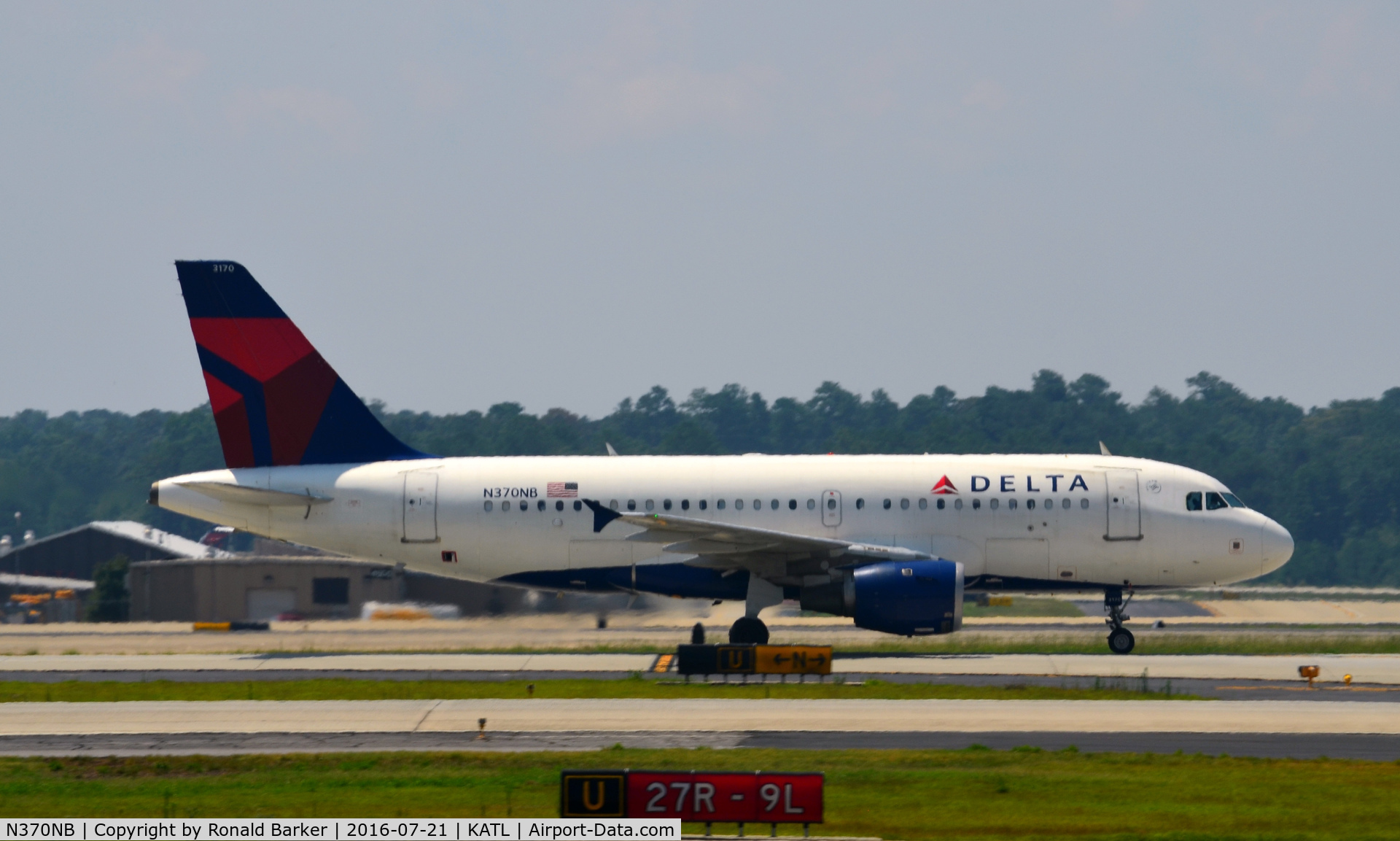 N370NB, 2003 Airbus A319-114 C/N 2087, Taxi to gate Atlanta