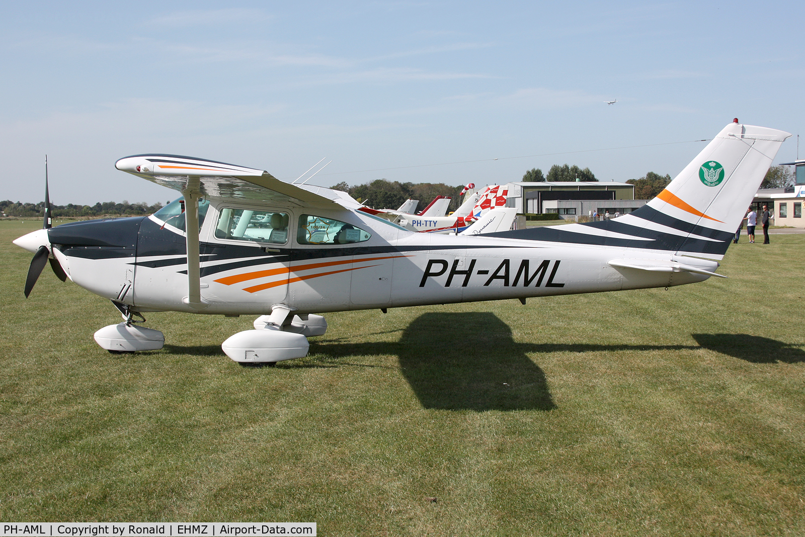 PH-AML, 1980 Cessna 182R Skylane C/N 18267739, at ehmz
