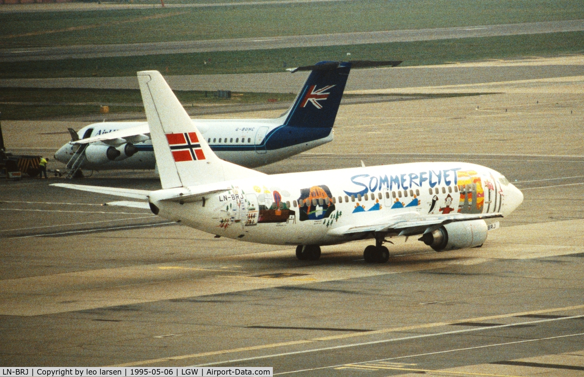 LN-BRJ, 1991 Boeing 737-505 C/N 24273, London Gatwick 6.5.1995