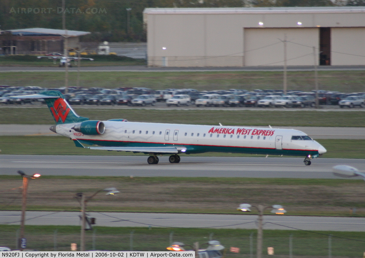 N920FJ, 2004 Bombardier CRJ-900ER (CL-600-2D24) C/N 15020, DTW spotting 2006