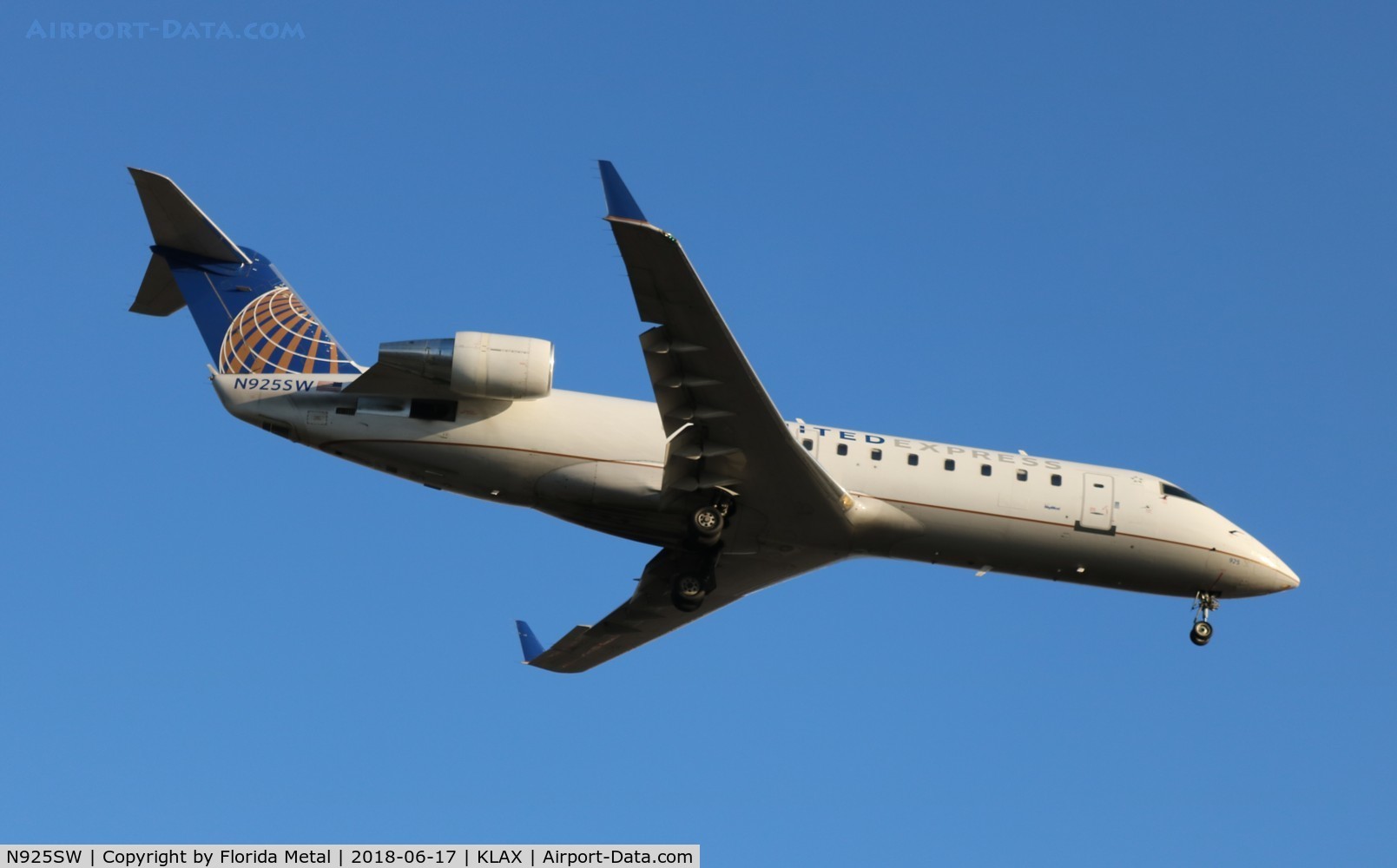 N925SW, 2002 Bombardier CRJ-200LR (CL-600-2B19) C/N 7682, LAX spotting 2018