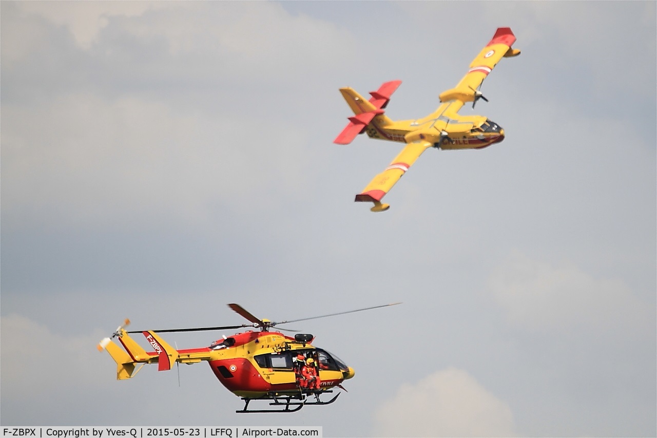 F-ZBPX, 2004 Eurocopter-Kawasaki EC-145 (BK-117C-2) C/N 9049, Eurocopter-Kawasaki EC-145 (BK-117C-2), On display, La Ferté-Alais airfield (LFFQ) Airshow 2015