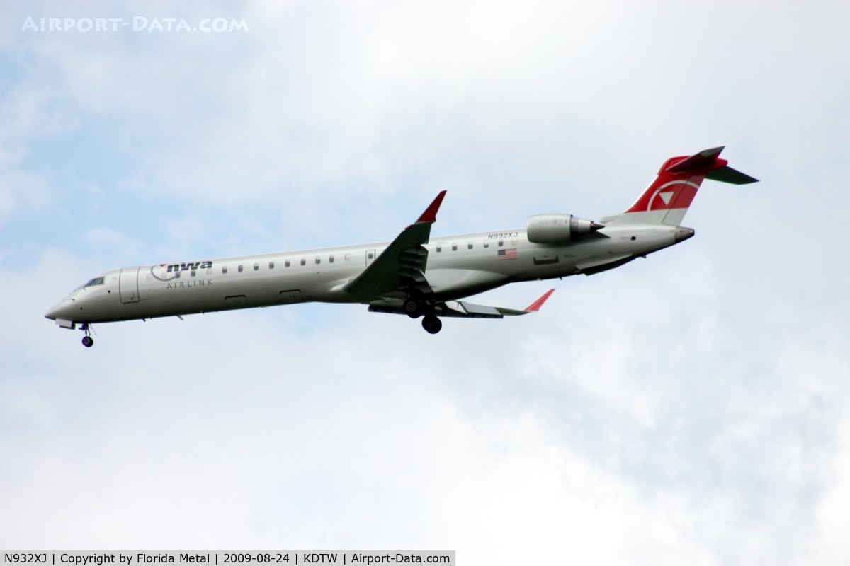 N932XJ, 2008 Bombardier CRJ-900ER (CL-600-2D24) C/N 15194, DTW spotting 2009