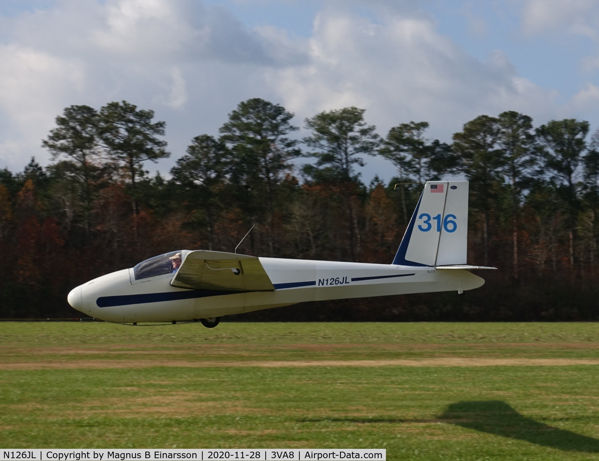 N126JL, 1965 Schweizer SGS 1-26B C/N 316, Take off at Garner airport VA