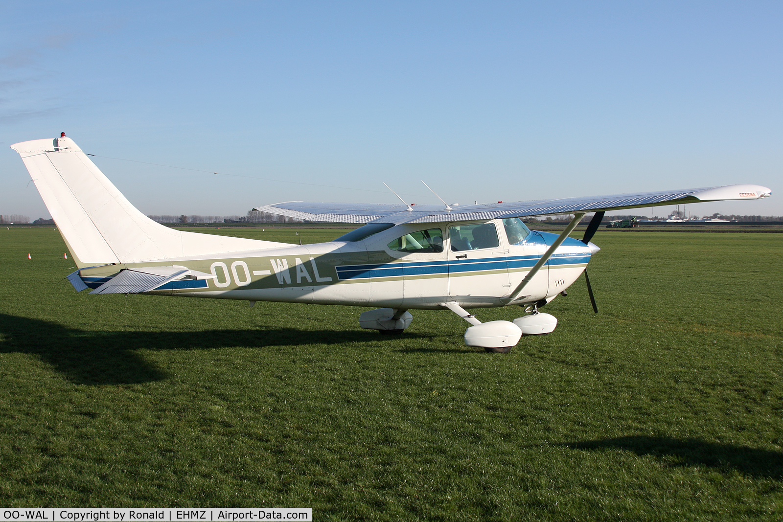 OO-WAL, Cessna 182R Skylane C/N 18268083, at ehmz