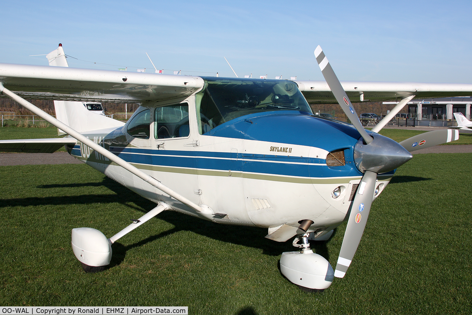 OO-WAL, Cessna 182R Skylane C/N 18268083, at ehmz