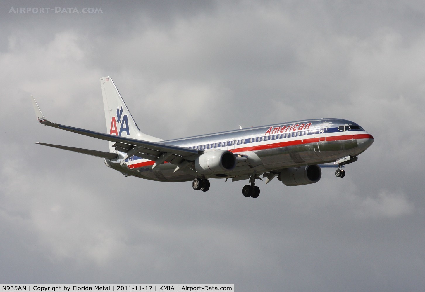 N935AN, 2000 Boeing 737-823 C/N 30081, MIA spotting 2011