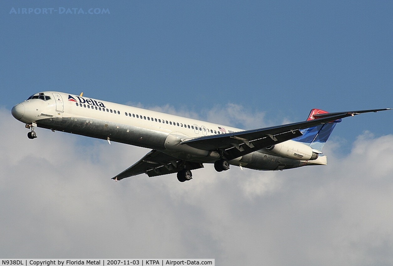 N938DL, 1989 McDonnell Douglas MD-88 C/N 49811, TPA spotting 2007