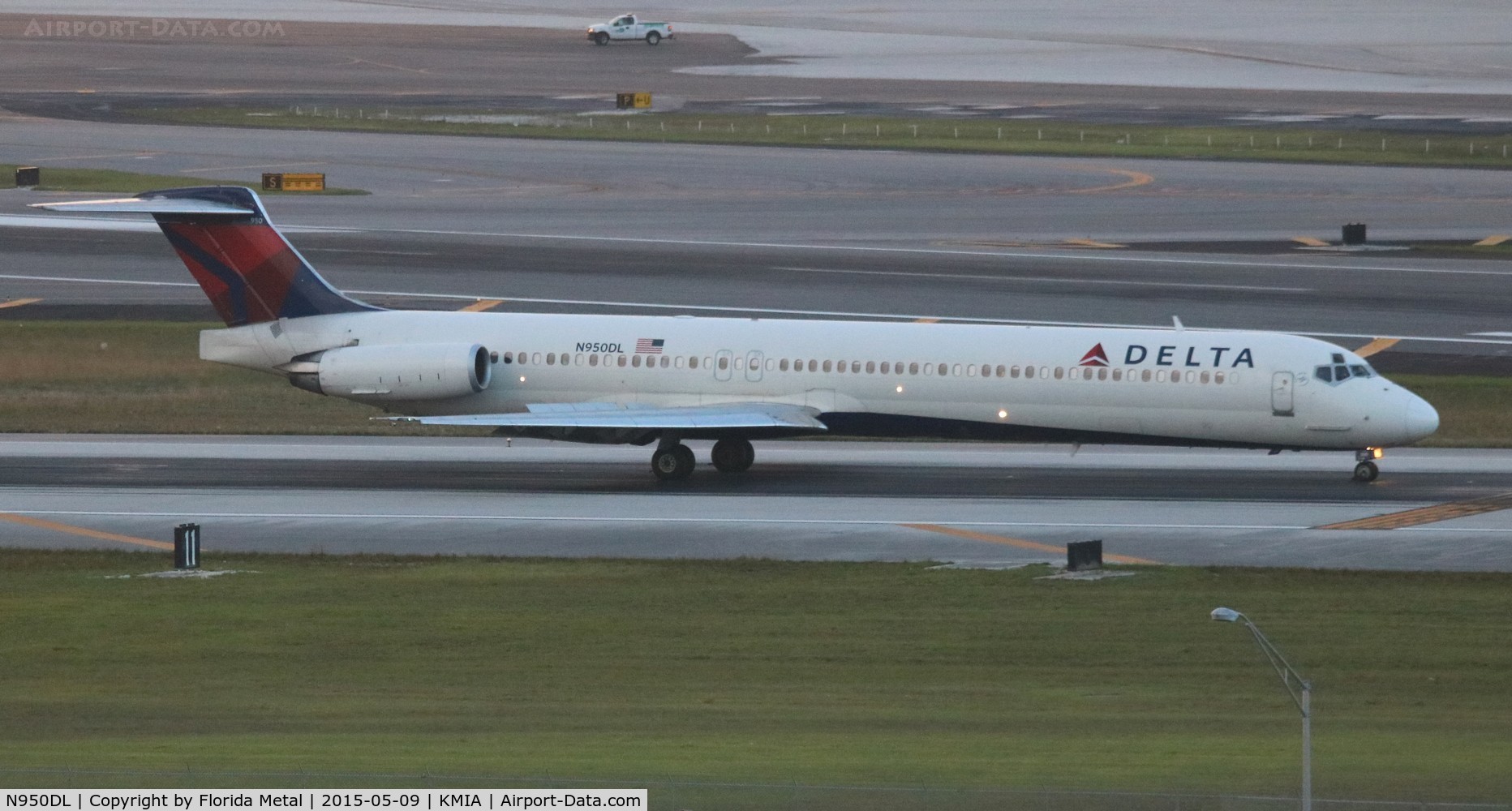 N950DL, 1990 McDonnell Douglas MD-88 C/N 49881, MIA spotting 2015