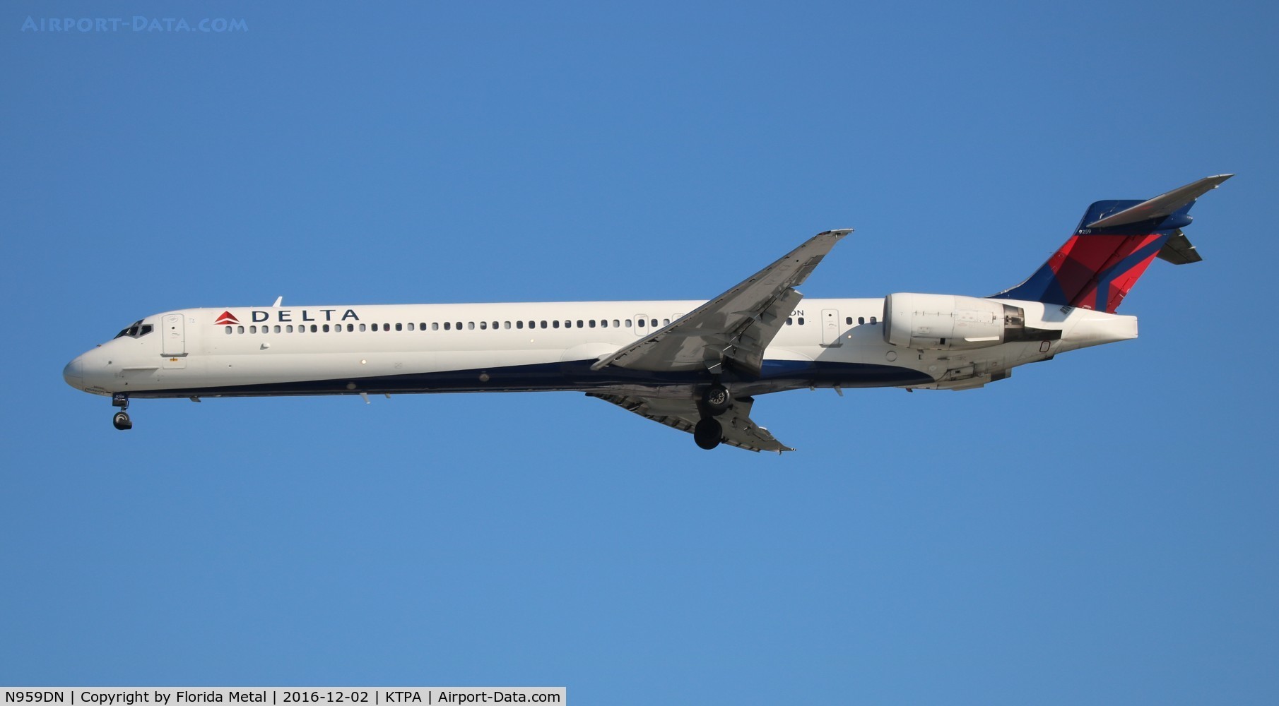 N959DN, McDonnell Douglas MD-90-30 C/N 53529, TPA spotting 2016