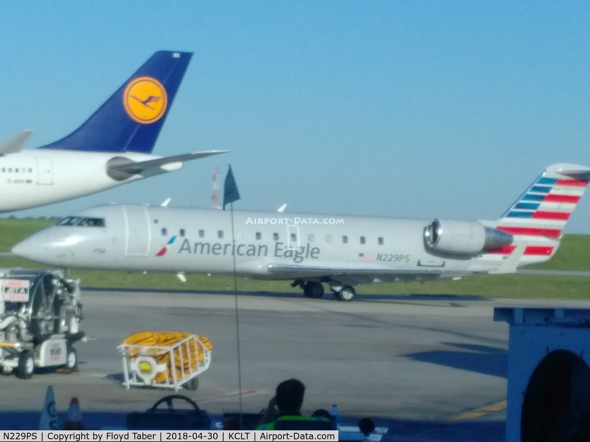 N229PS, 2004 Bombardier CRJ-200ER (CL-600-2B19) C/N 7898, Just landed at Charlotte