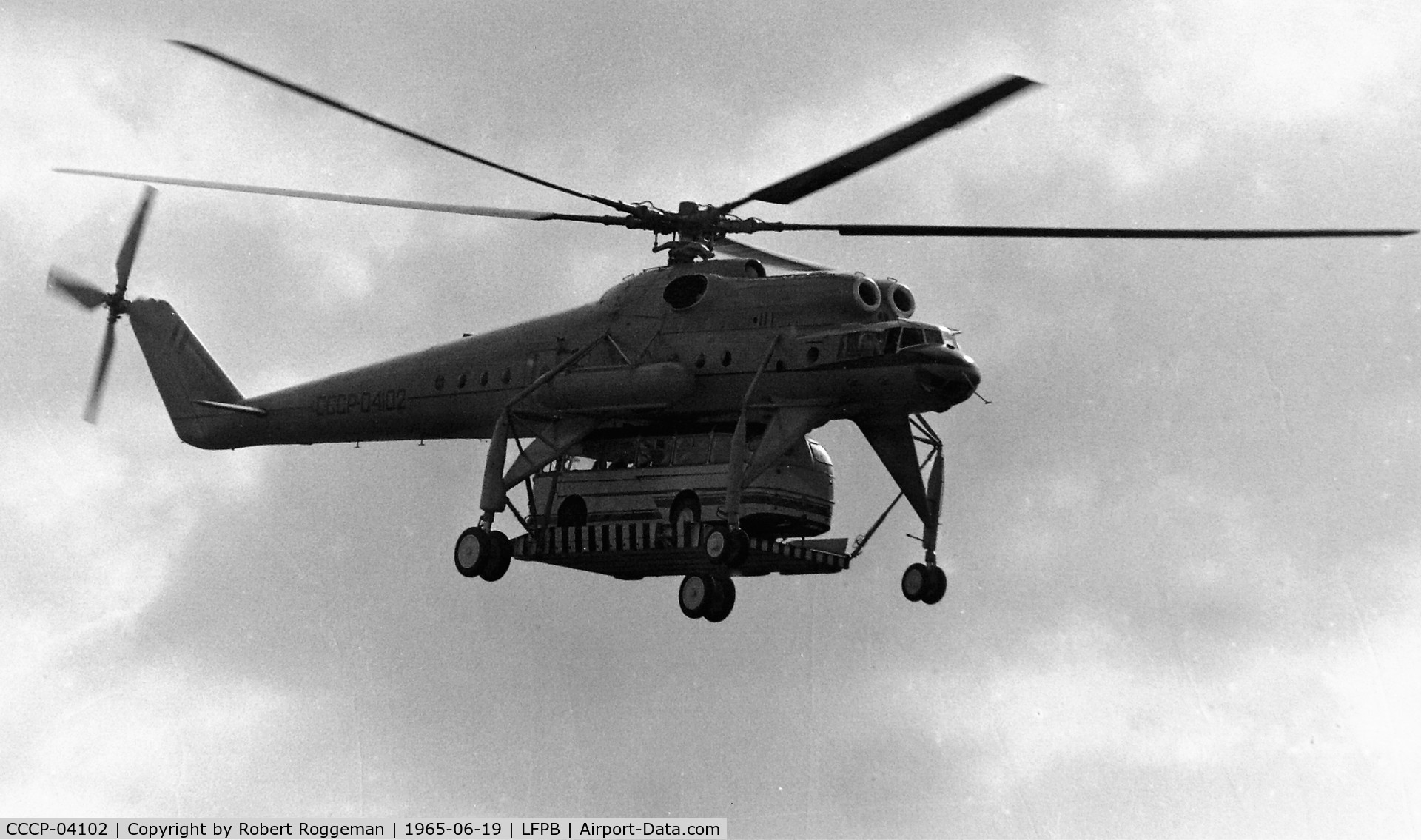CCCP-04102, Mil Mi-10 Harke C/N 01-02, PARIS AIRSHOW.