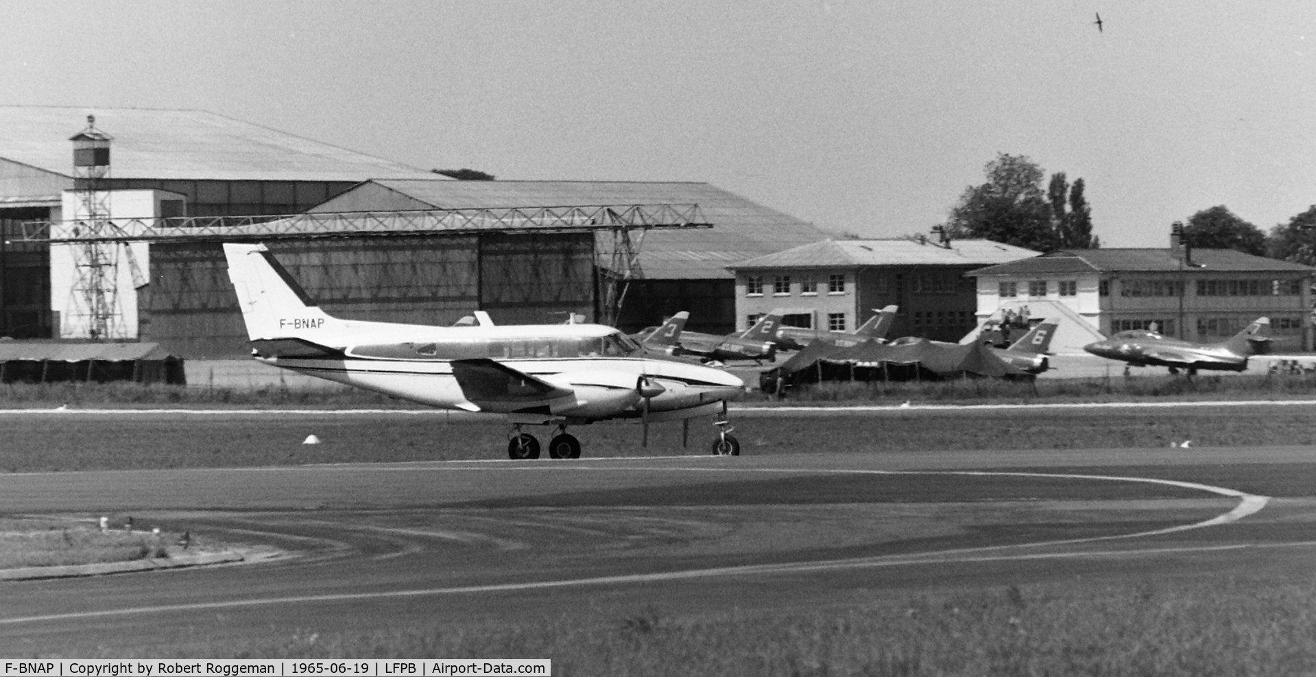 F-BNAP, 1964 Beech 65-A80 Queen Air C/N LD171, PARIS AIRSHOW.