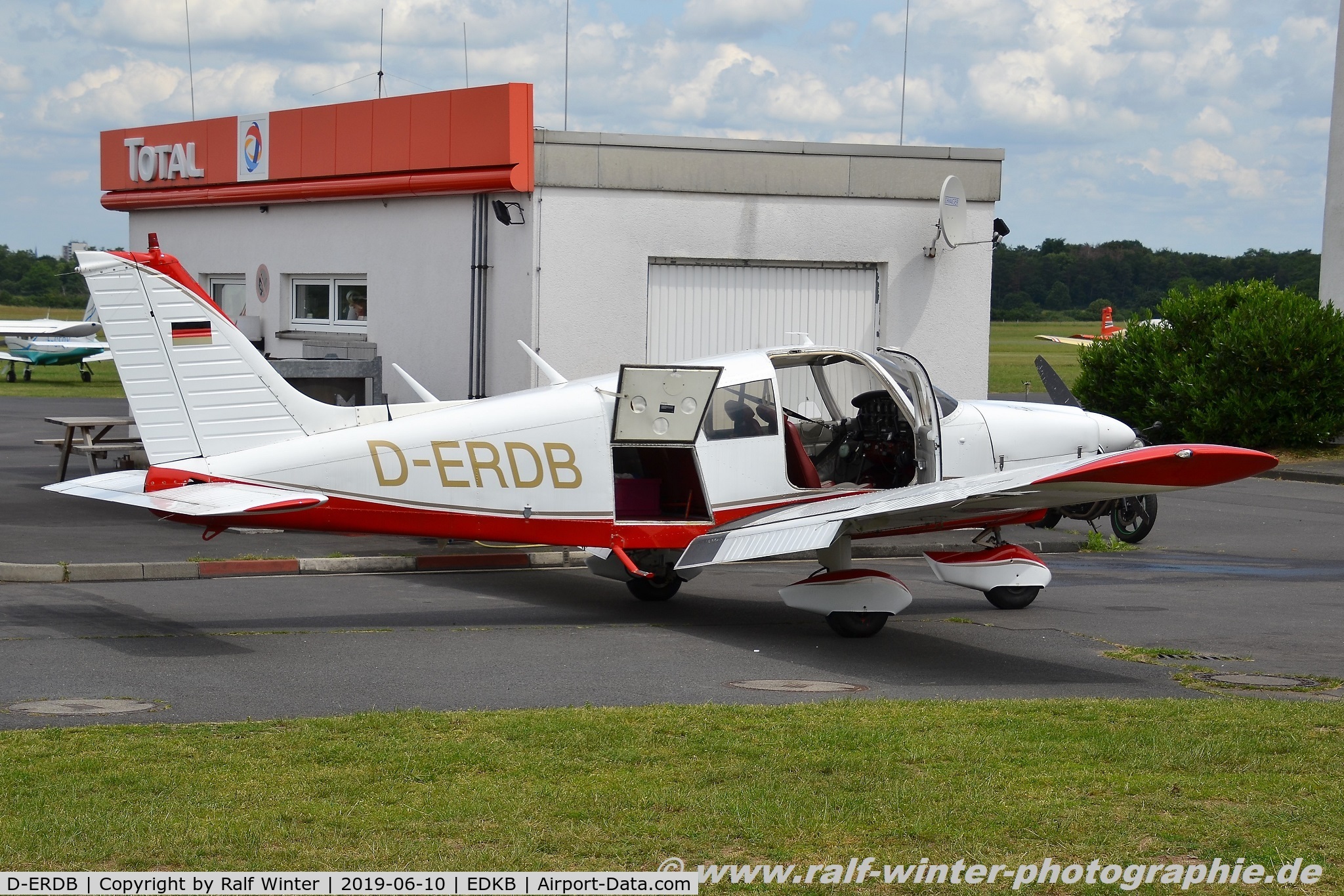D-ERDB, 1973 Piper PA-28-180 Challenger C/N 28-7305284, Piper PA-28-180 Cherokee Challenger - Private - 28-7305284 - D-ERDB - 10.06.2019 - EDKB