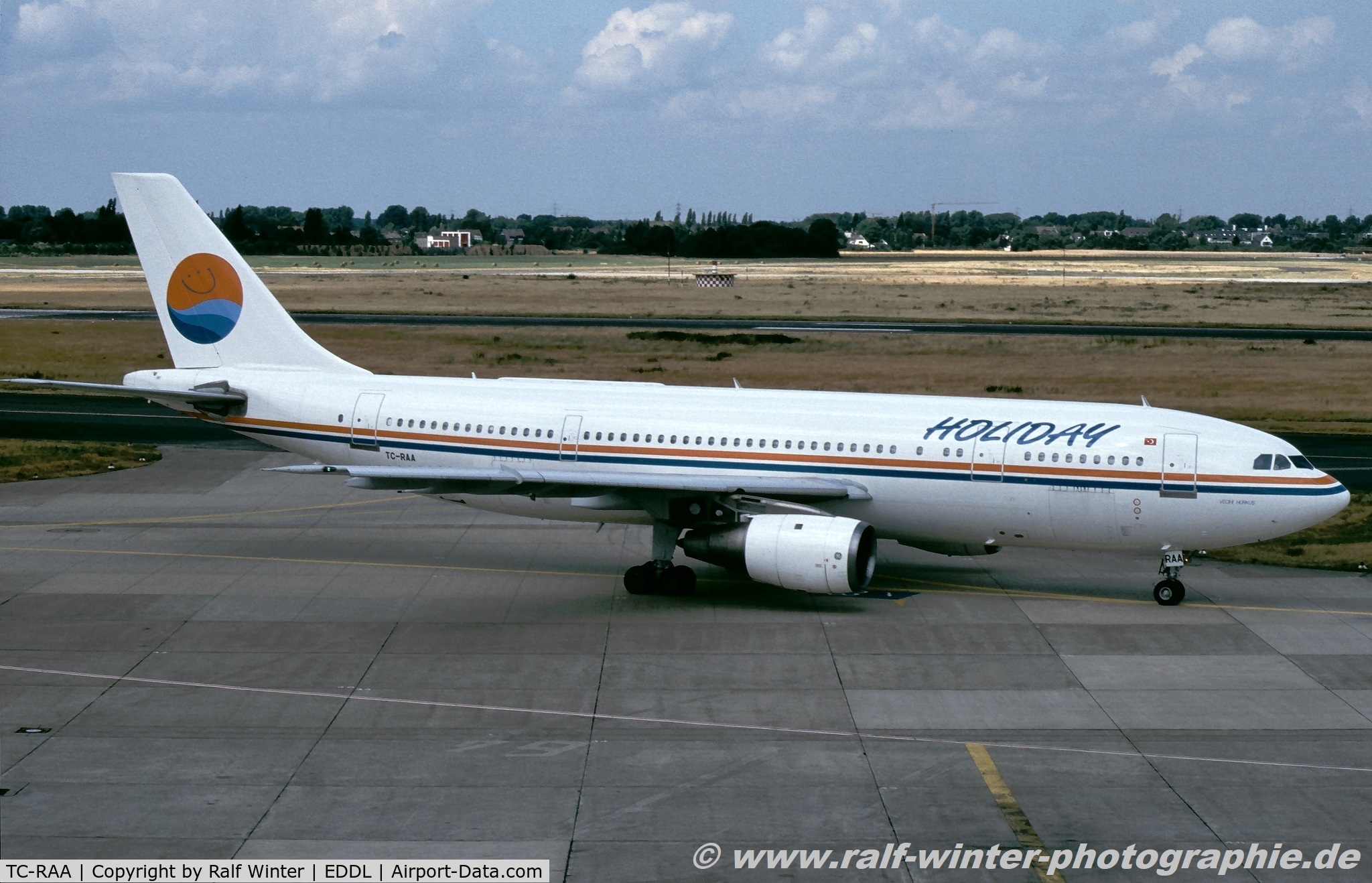 TC-RAA, 1975 Airbus A300B4-2C C/N 17, Airbus A300B4-2C - HW HLD Holiday Airlines - 017 - TC-RAA - 07.1994 - DUS