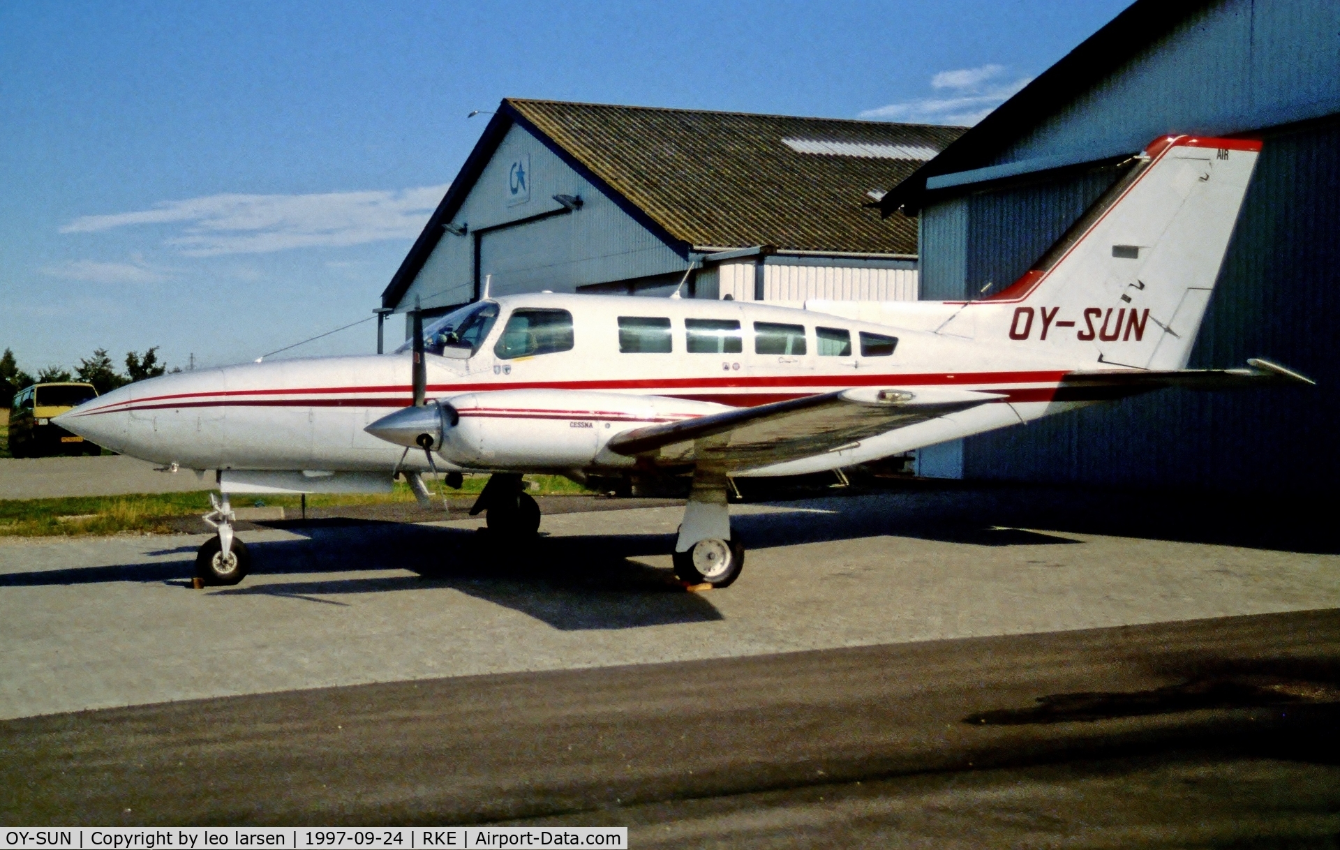 OY-SUN, 1981 Cessna 402C Businessliner III C/N 402C0461, Roskilde 24.9.1997