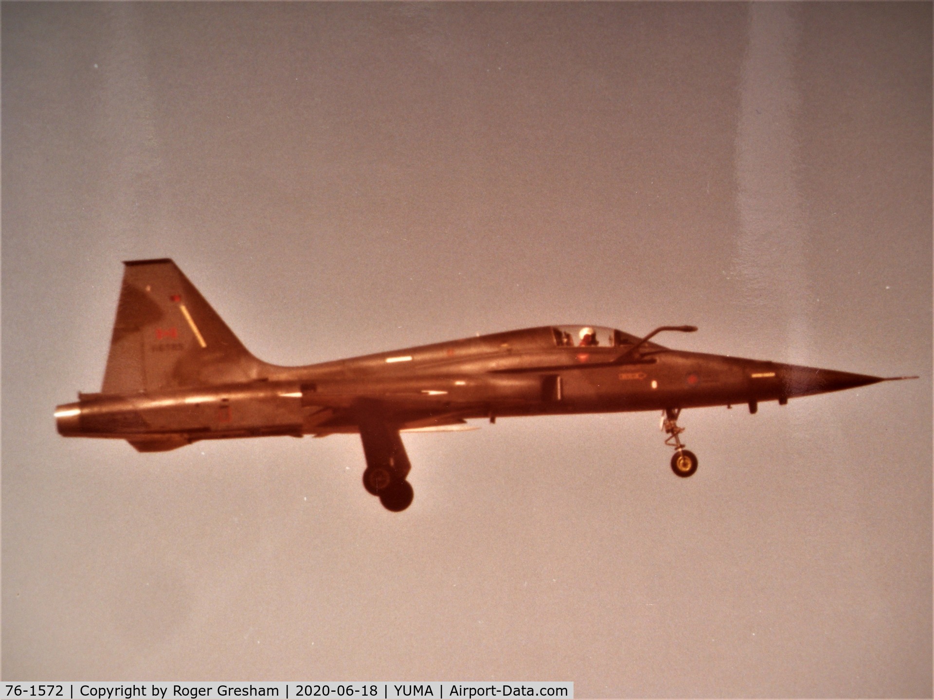 76-1572, 1976 Northrop F-5E Tiger II C/N L.1047, Landing at Yuma MCAS