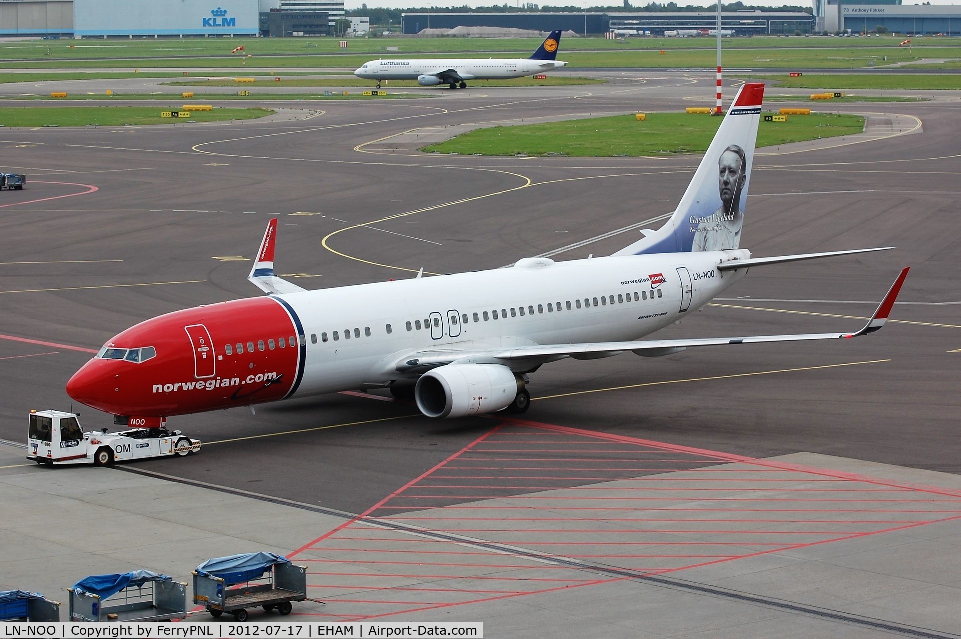 LN-NOO, 2003 Boeing 737-86Q C/N 30289, Norwegian B738 pushed back from its gate