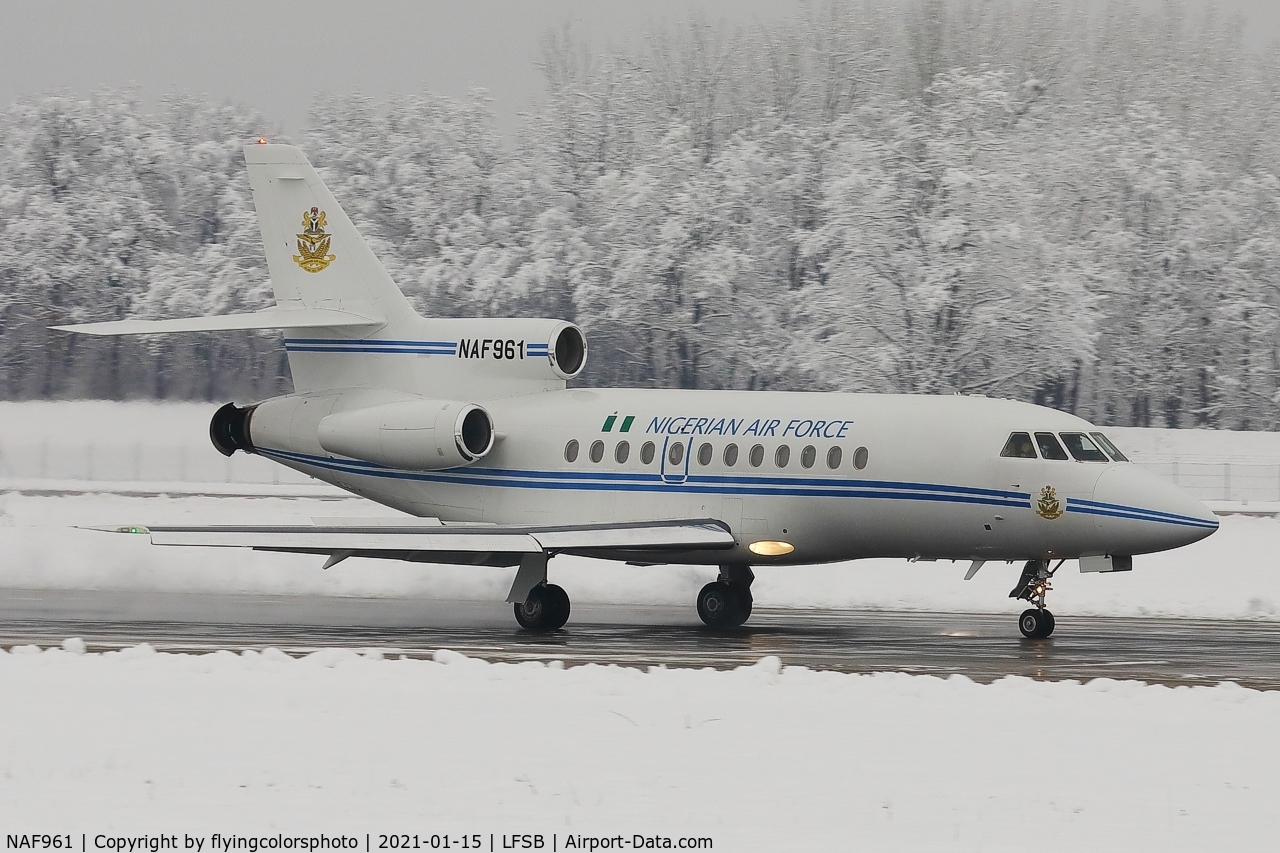 NAF961, 1990 Dassault Falcon 900 C/N 96, Landing in Basel/Mulhouse on a cold winter day