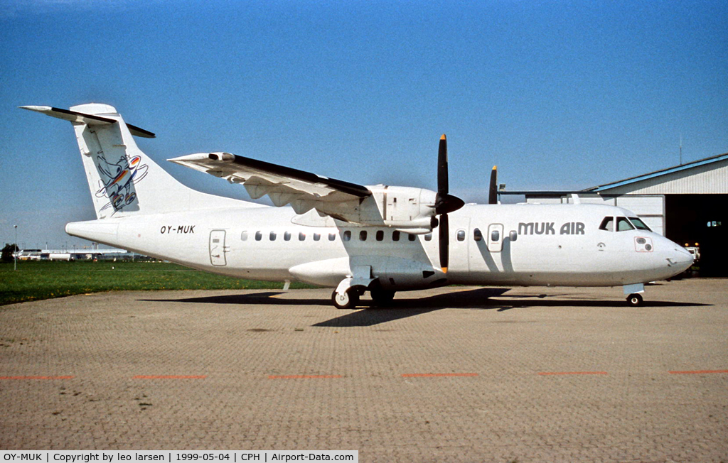 OY-MUK, 1990 ATR 42-300 C/N 176, Copenhagen 4.5.1999