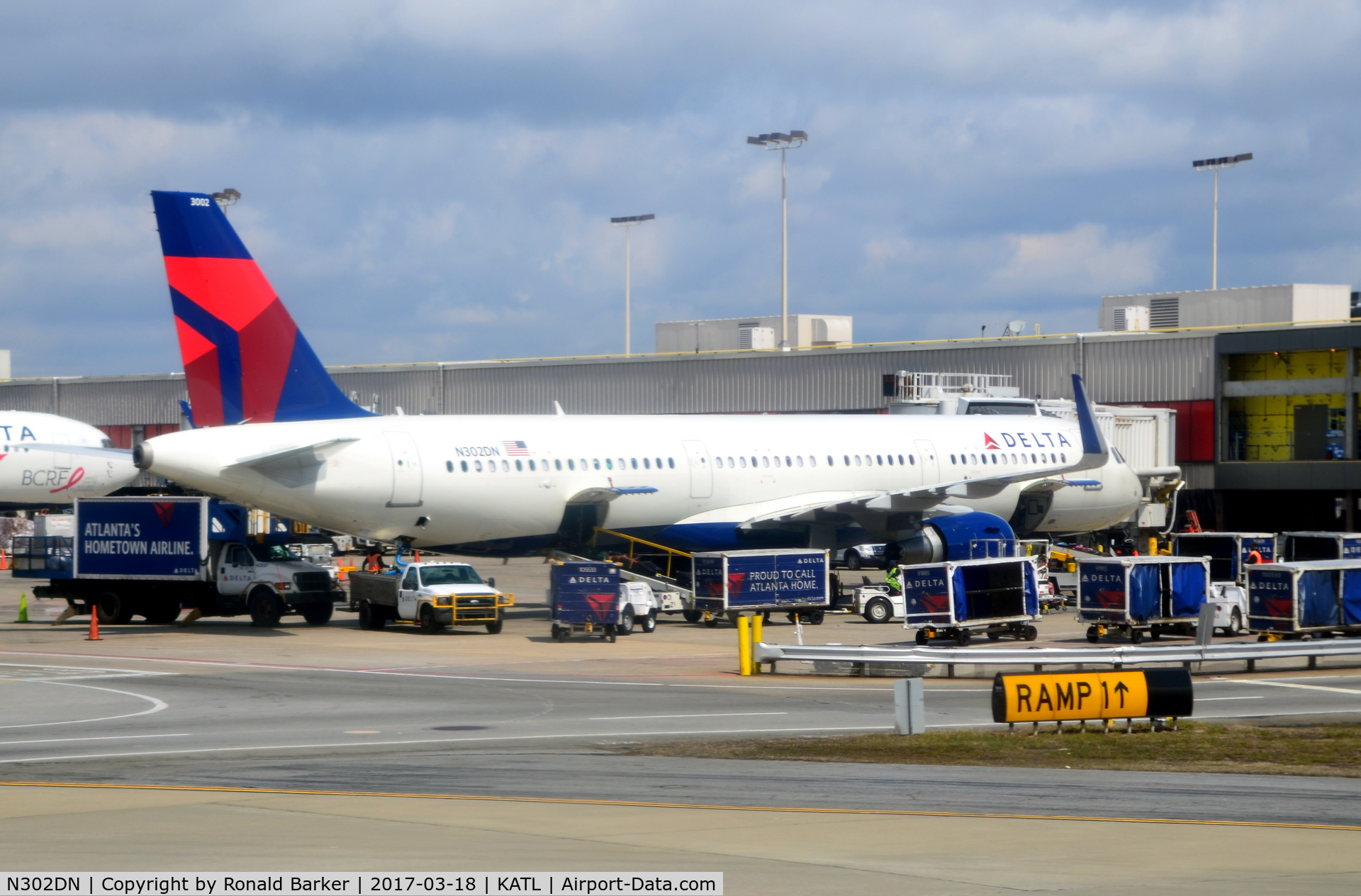 N302DN, 2016 Airbus A321-211 C/N 7031, At the gate Atlanta