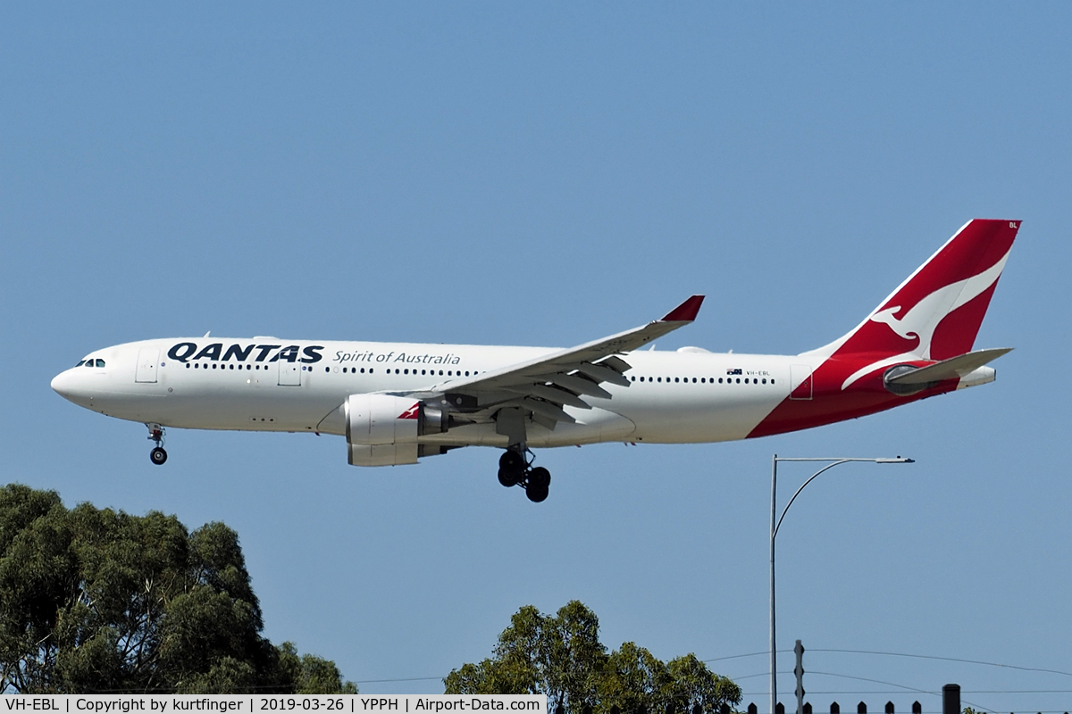 VH-EBL, 2008 Airbus A330-203 C/N 976, Airbus A330-200 cn 976. Qantas VH-EBL Whitsundays final runway 06 YPPH 26 March 2019
