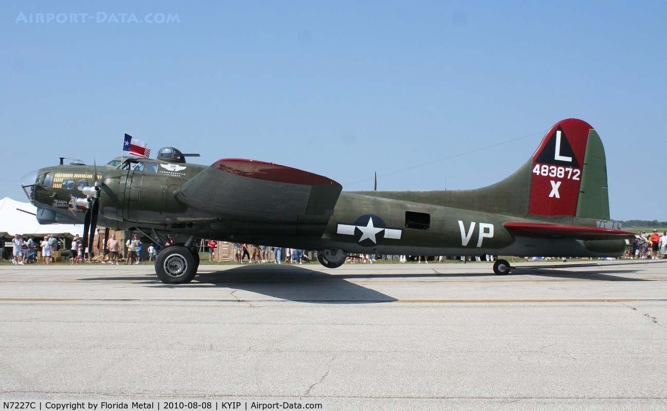 N7227C, 1944 Boeing B-17G Fortress C/N 32513, TOM YIP 2010