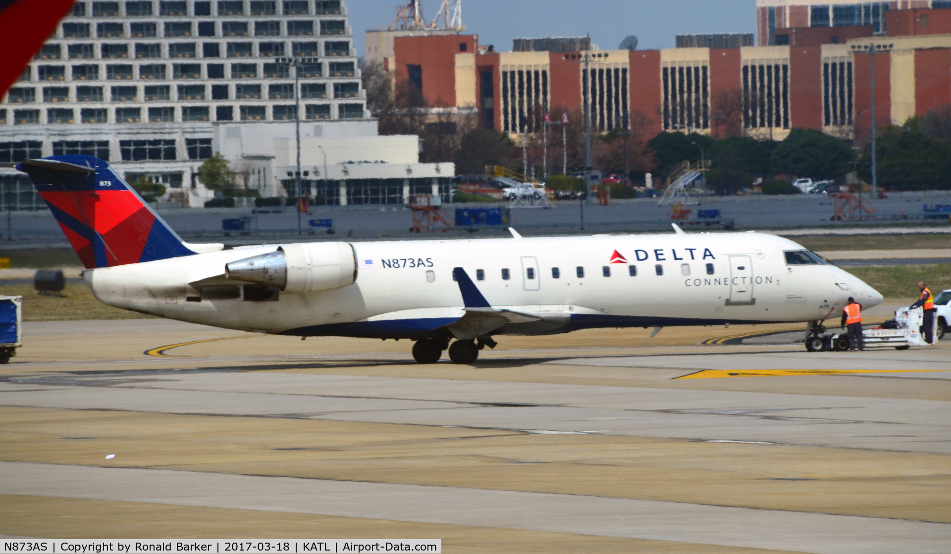 N873AS, 2001 Bombardier CRJ-200ER (CL-600-2B19) C/N 7549, Pushback Atlanta