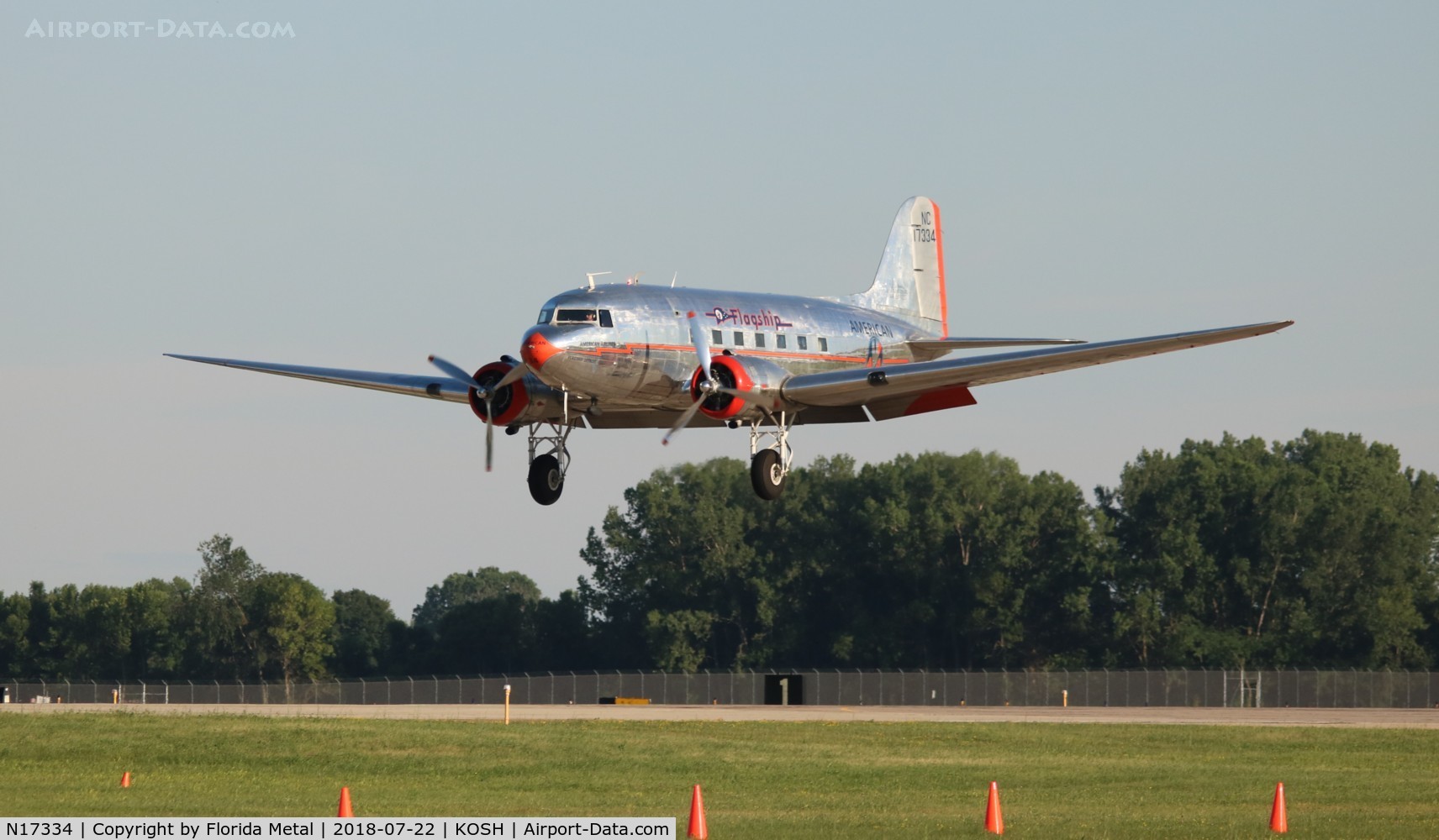 N17334, 1937 Douglas DC-3-178 C/N 1920, EAA OSH 2018