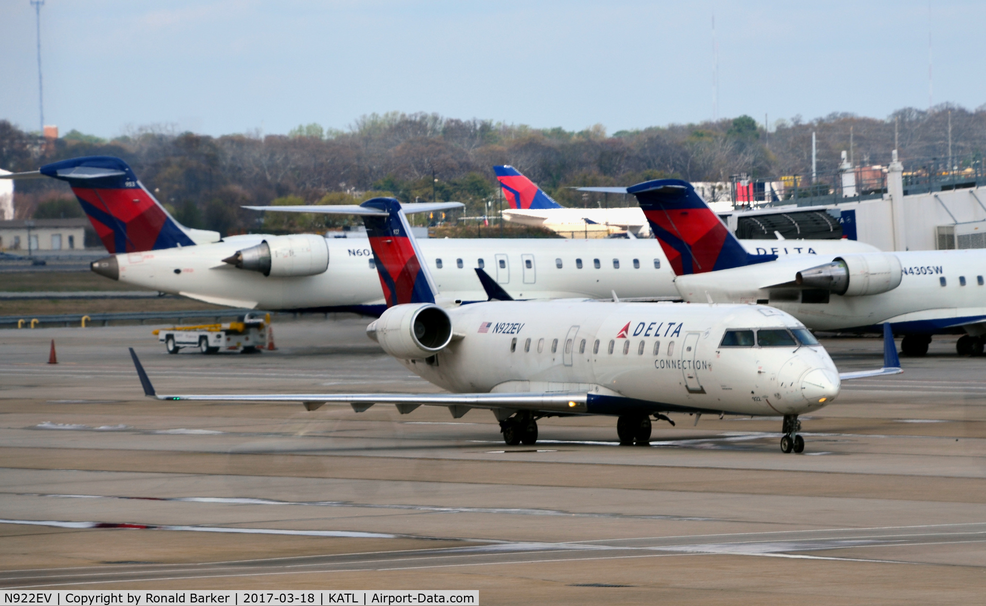 N922EV, 2003 Bombardier CRJ-200ER (CL-600-2B19) C/N 7822, Taxi Atlanta