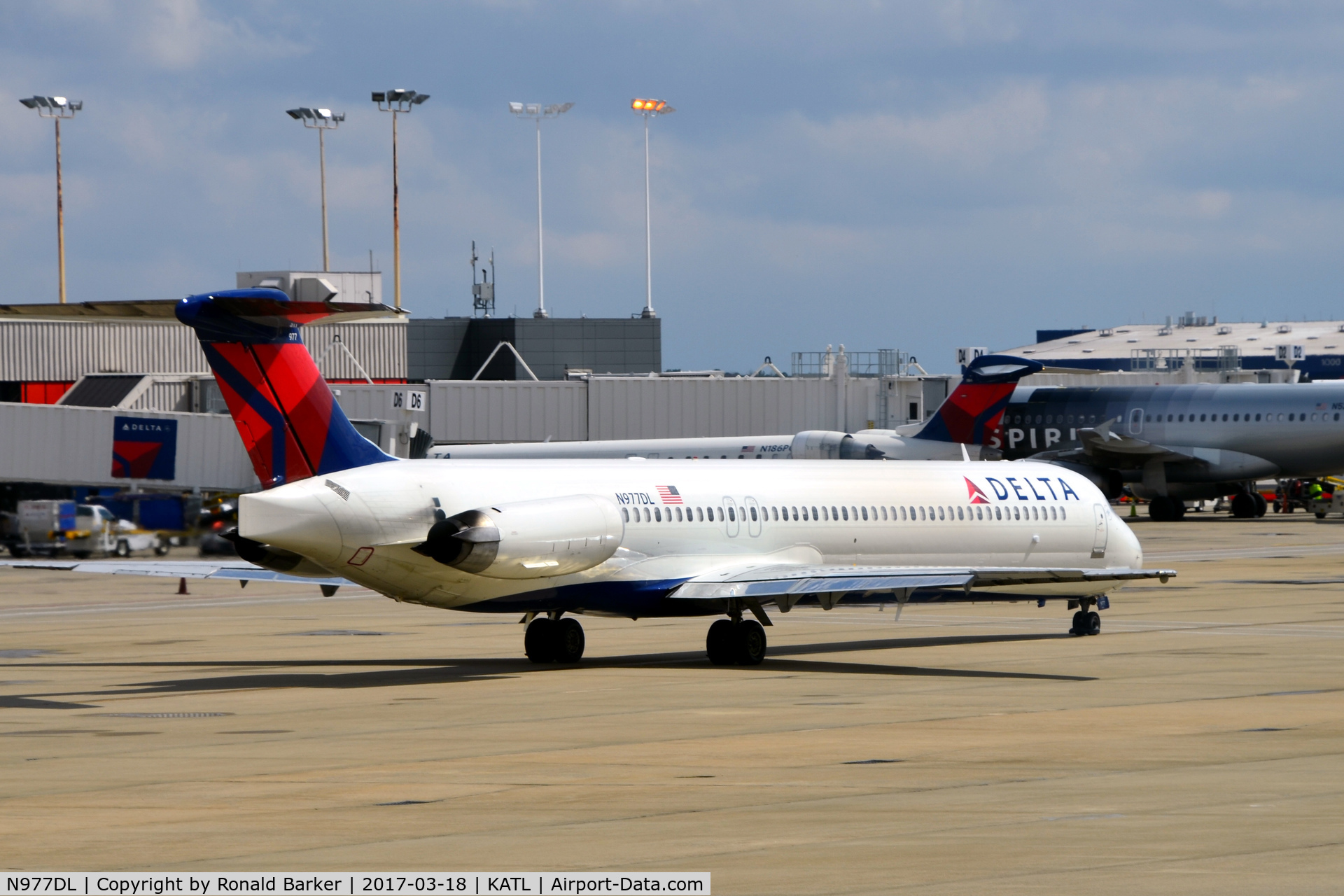 N977DL, 1991 McDonnell Douglas MD-88 C/N 53258, Taxi Atlanta