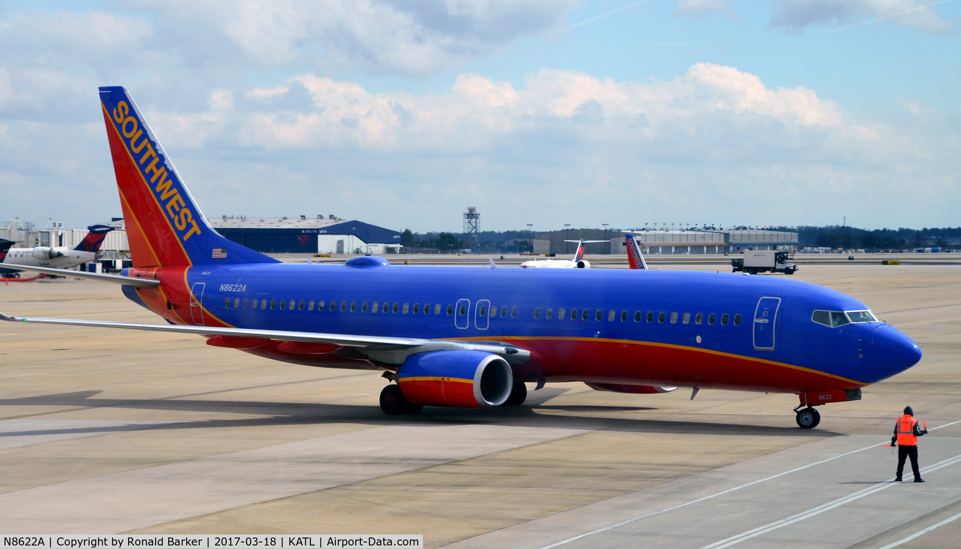 N8622A, 2013 Boeing 737-8H4 C/N 36919, Taxi to gate Atlanta