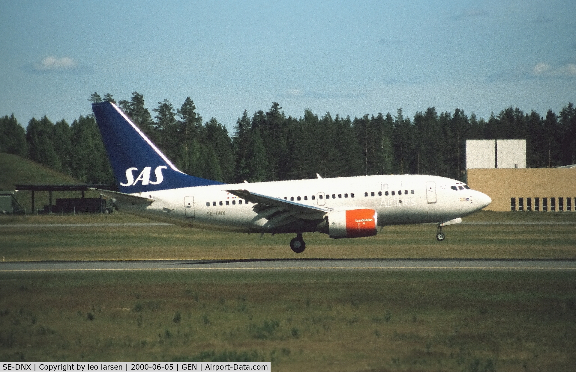 SE-DNX, 1999 Boeing 737-683 C/N 28304, Oslo Gardermoen 5.6.2000