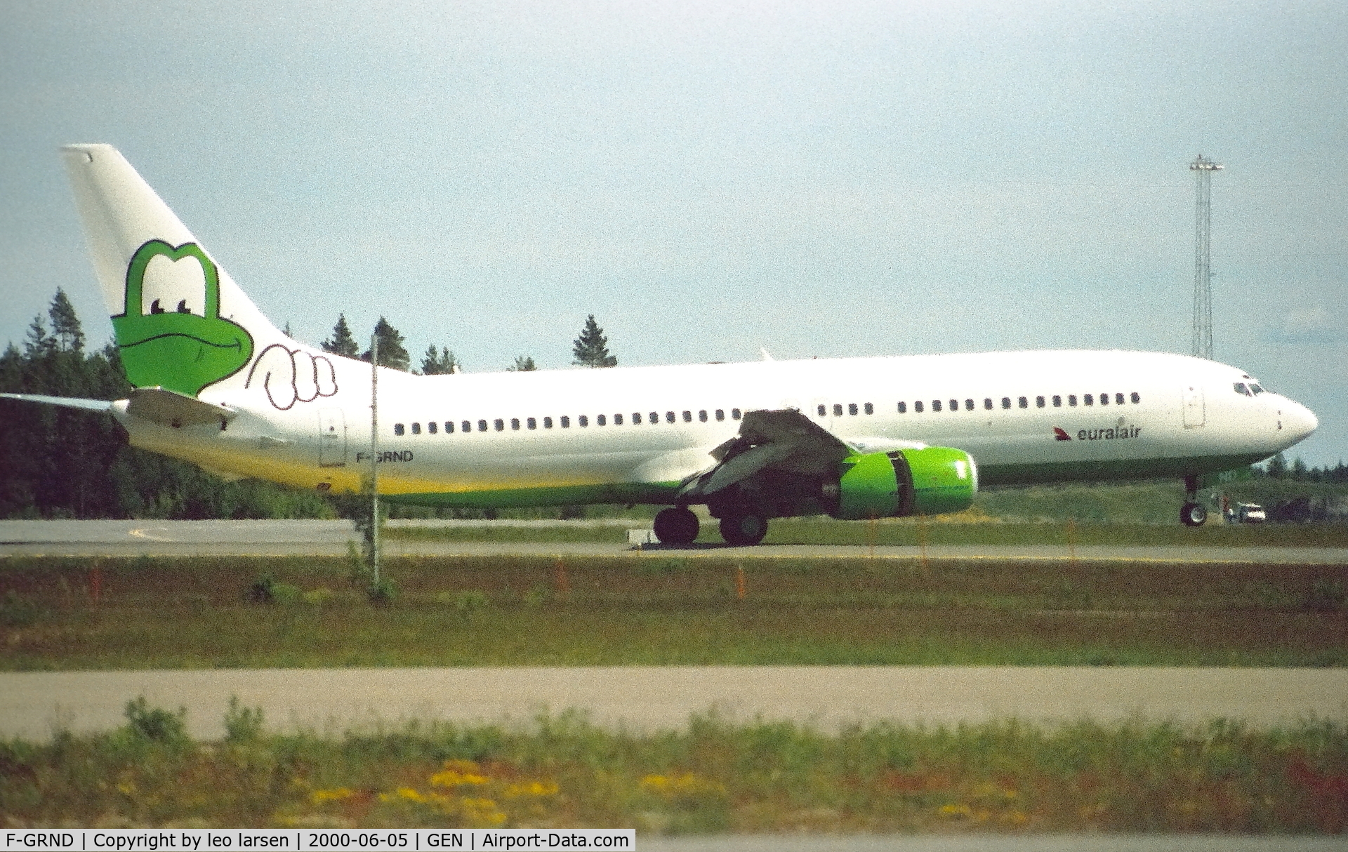 F-GRND, 1999 Boeing 737-85F C/N 28827, Oslo Gardermoen 5.6.2000