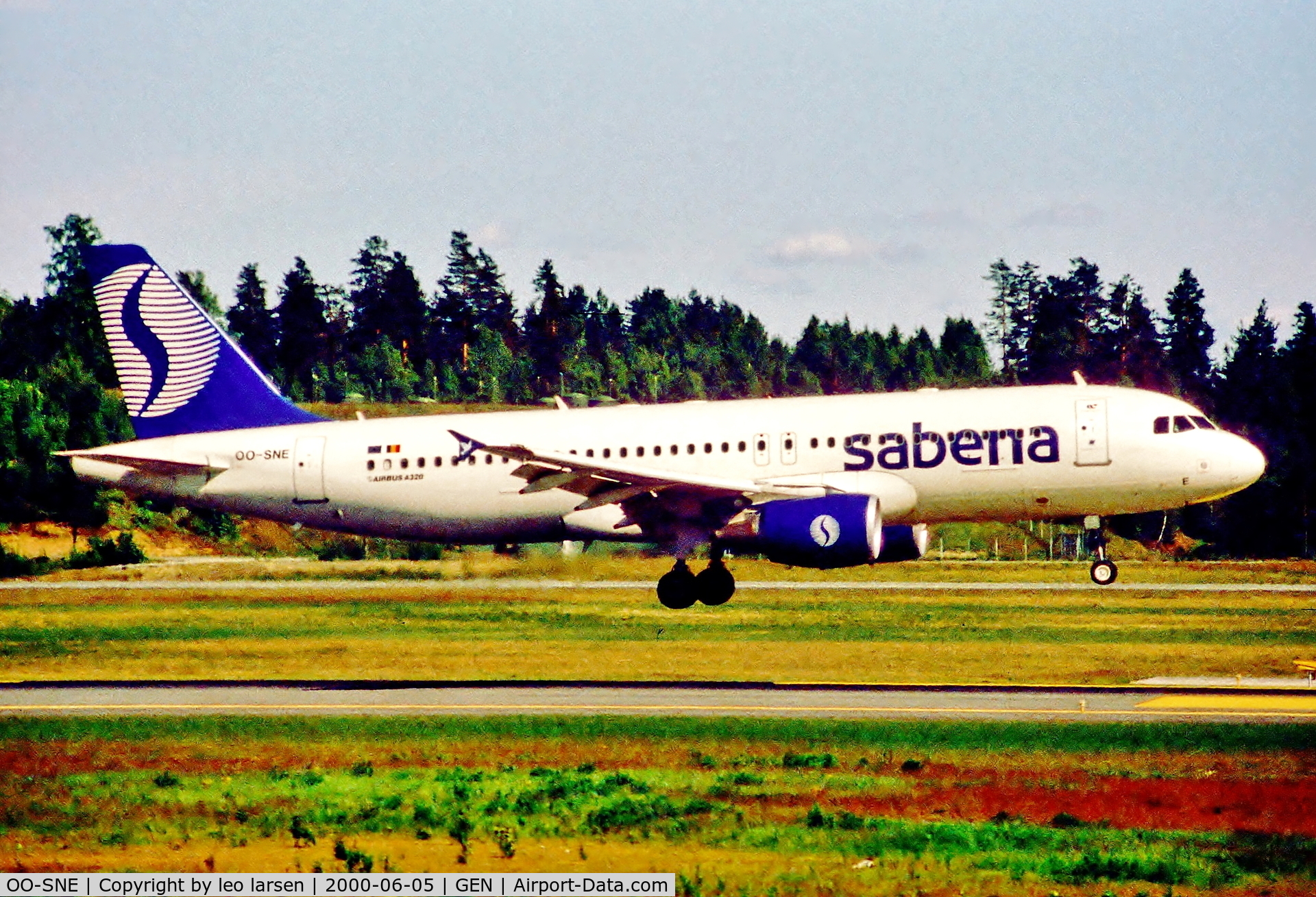 OO-SNE, 1999 Airbus A320-214 C/N 1054, Oslo Gardermoen 5.6.2020
