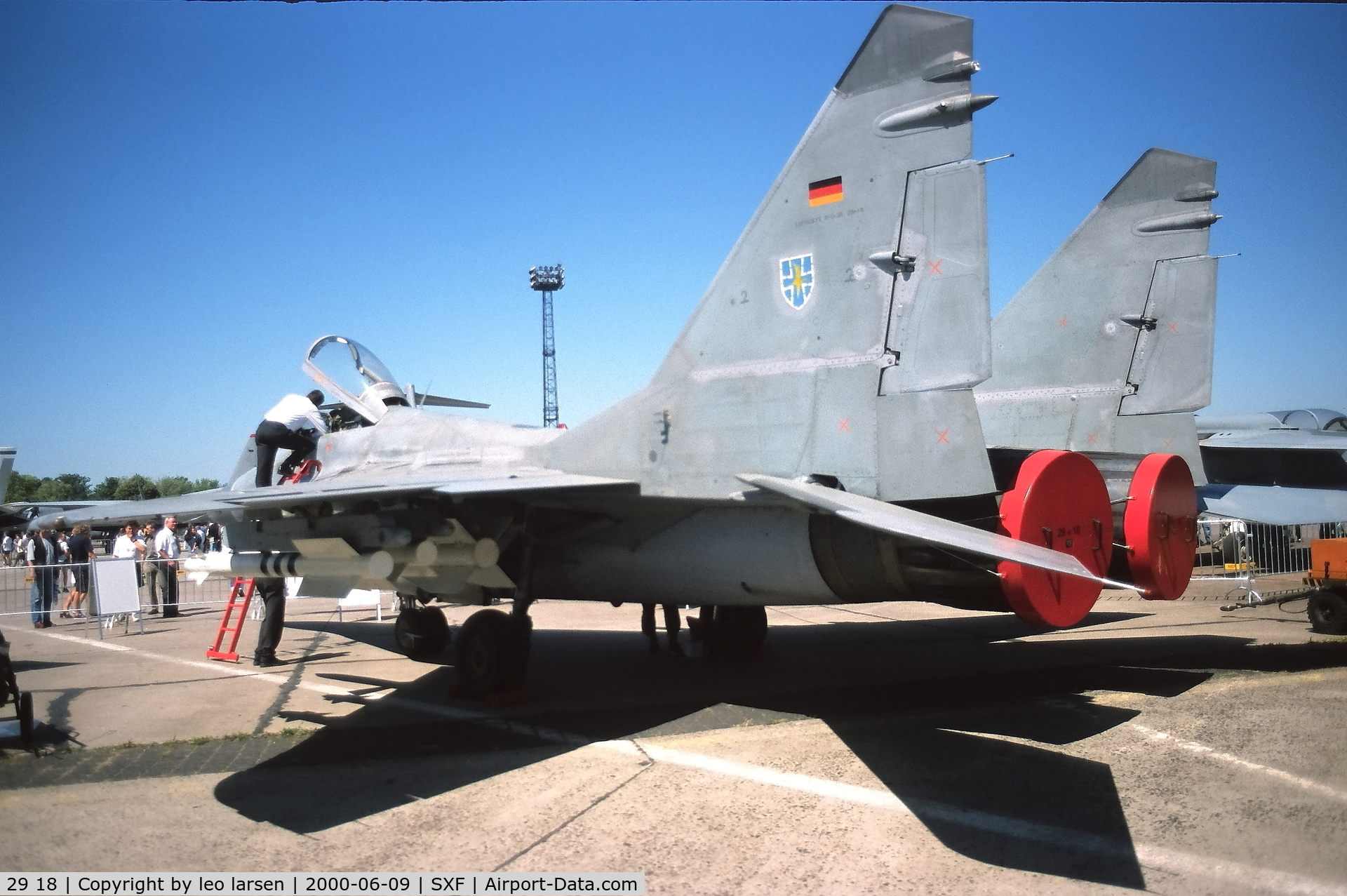 29 18, Mikoyan-Gurevich MiG-29 C/N 2960526310, Berlin Air Show 9.6.2000