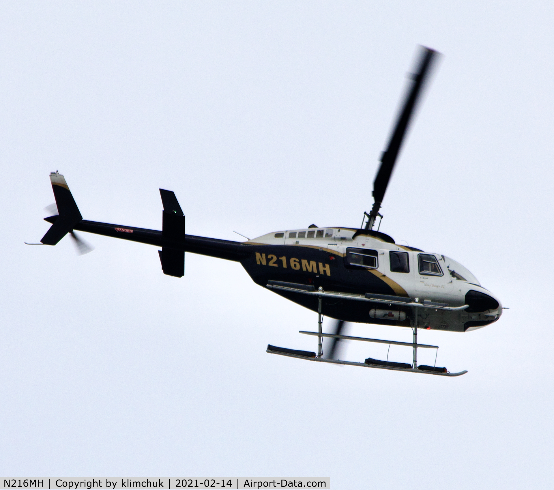 N216MH, 2004 Bell 206L-4 LongRanger C/N 52296, Flying along Hudson