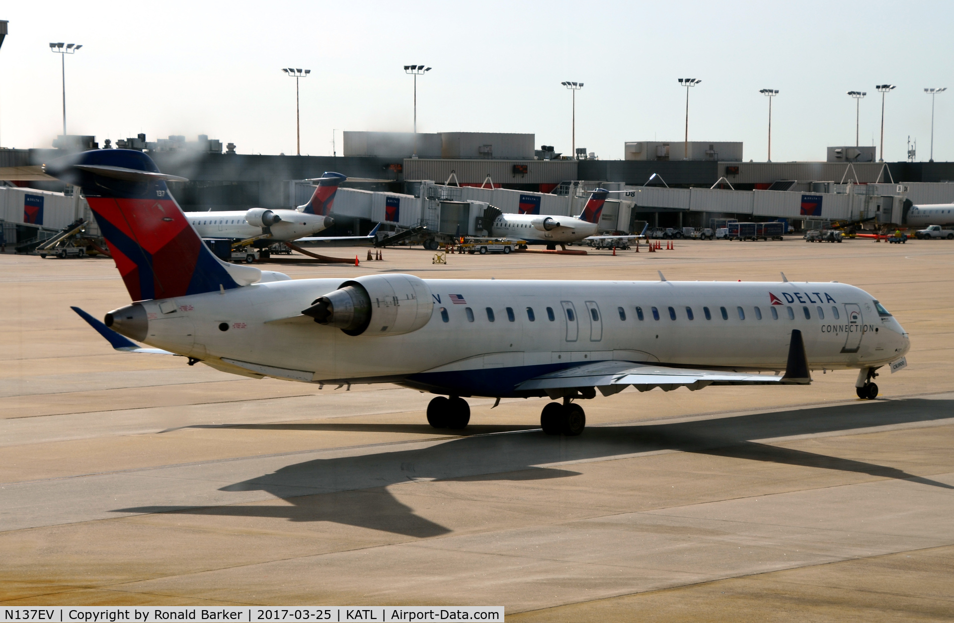 N137EV, 2009 Bombardier CRJ-900ER (CL-600-2D24) C/N 15227, Taxi Atlanta