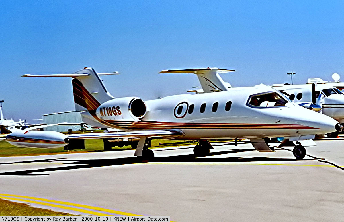 N710GS, 1975 Gates Learjet 35 C/N 032, N710GS   Learjet 35 [35-032] New Orleans-Lakefront~N 10/10/2000