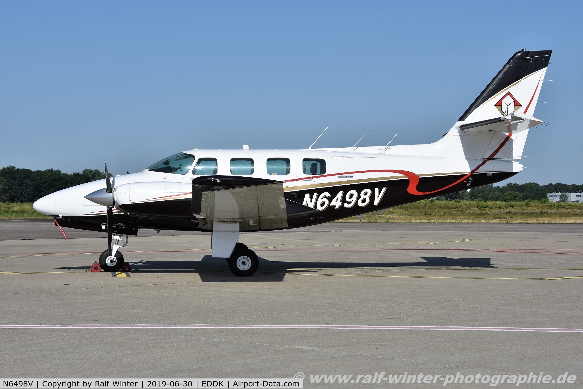 N6498V, 1984 Cessna T303 Crusader C/N T30300313, Cessna T303 Crusader - Southern Aircraft Consultancy - T30300313 - N6498V - 30.06.2019 - CGN