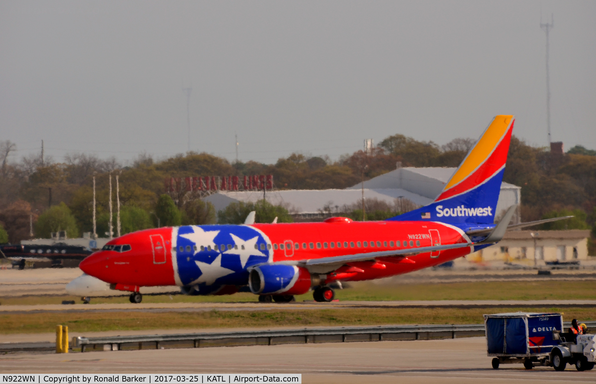 N922WN, 2008 Boeing 737-7H4 C/N 32461, Tennessee One taxi for takeoff Atlanta