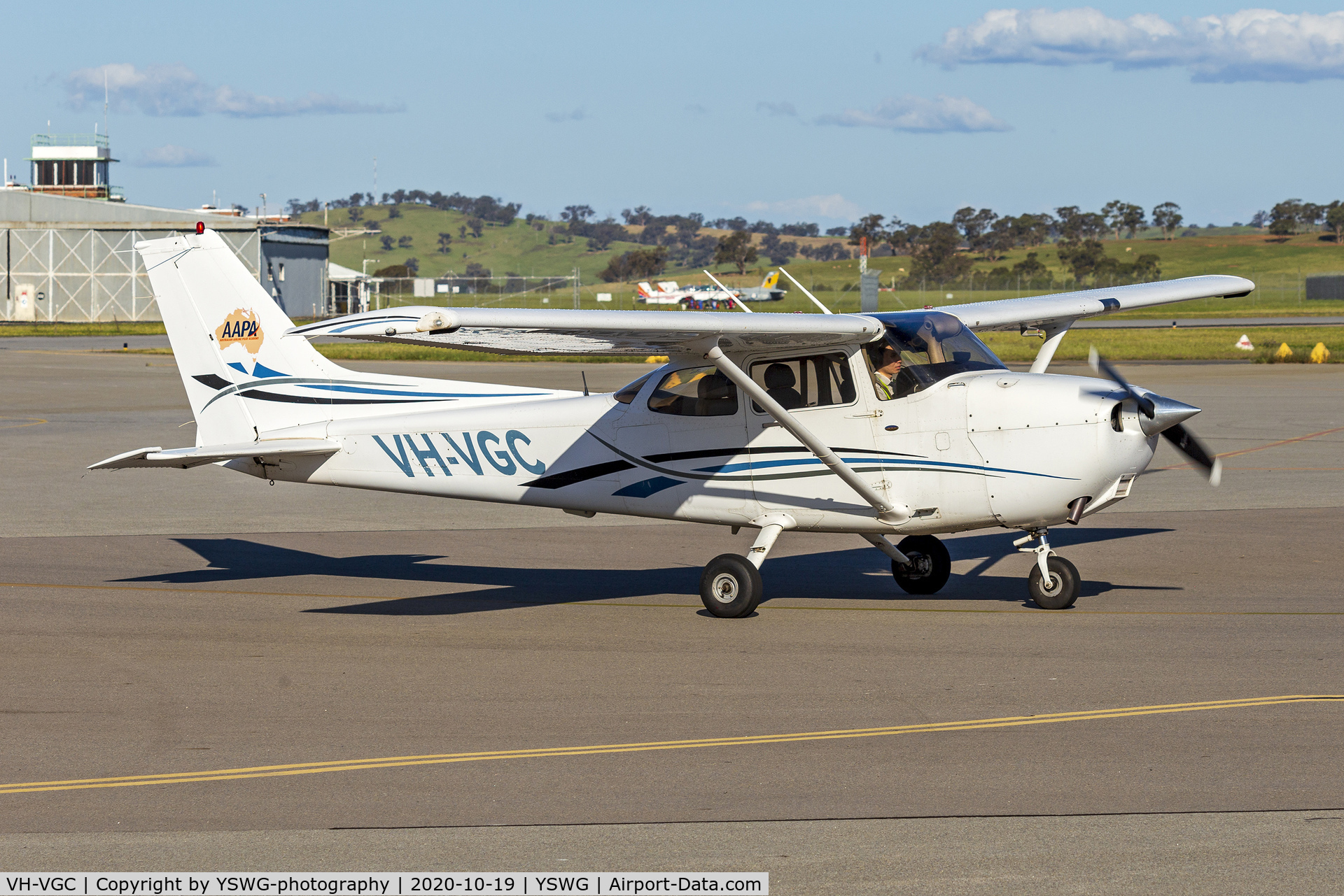 VH-VGC, 2006 Cessna 172S Skyhawk C/N 172S10278, Australian Airline Pilot Academy (VH-VGC) Cessna 172S Skyhawk SP taxiing Wagga Wagga Airport.