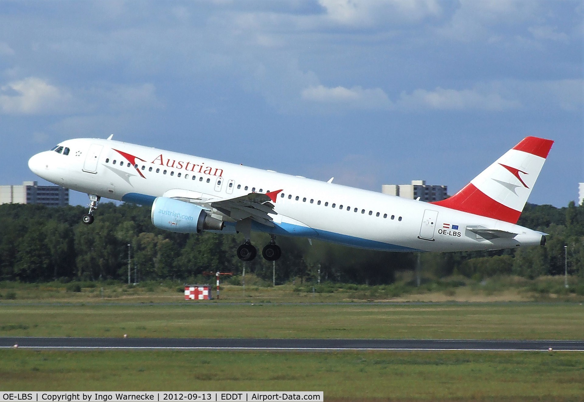 OE-LBS, 2000 Airbus A320-214 C/N 1189, Airbus A320-214 of Austrian Airlines at Berlin-Tegel airport