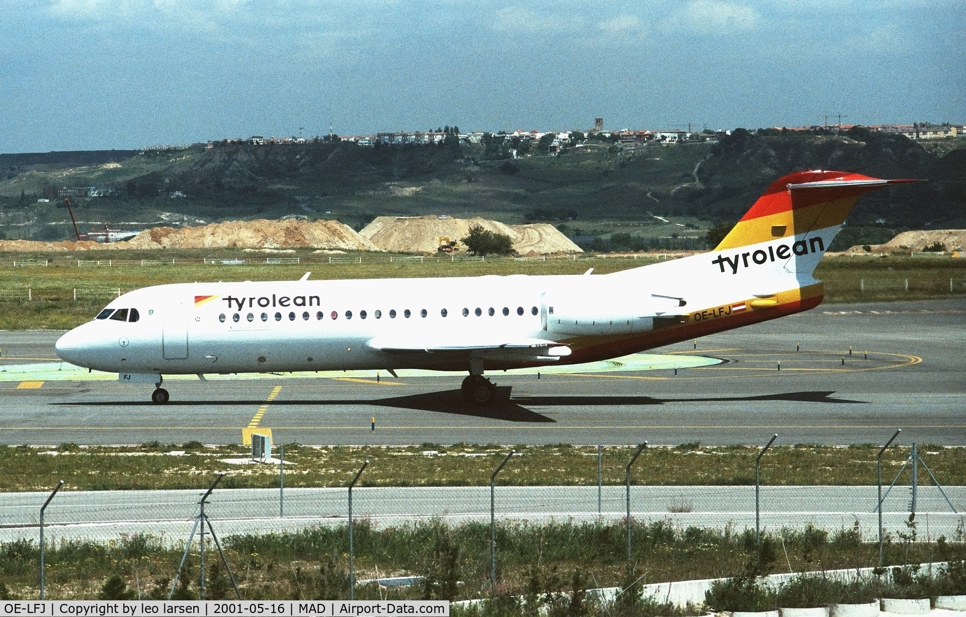 OE-LFJ, 1995 Fokker 70 (F-28-0070) C/N 11532, Madrid 16.5.2001