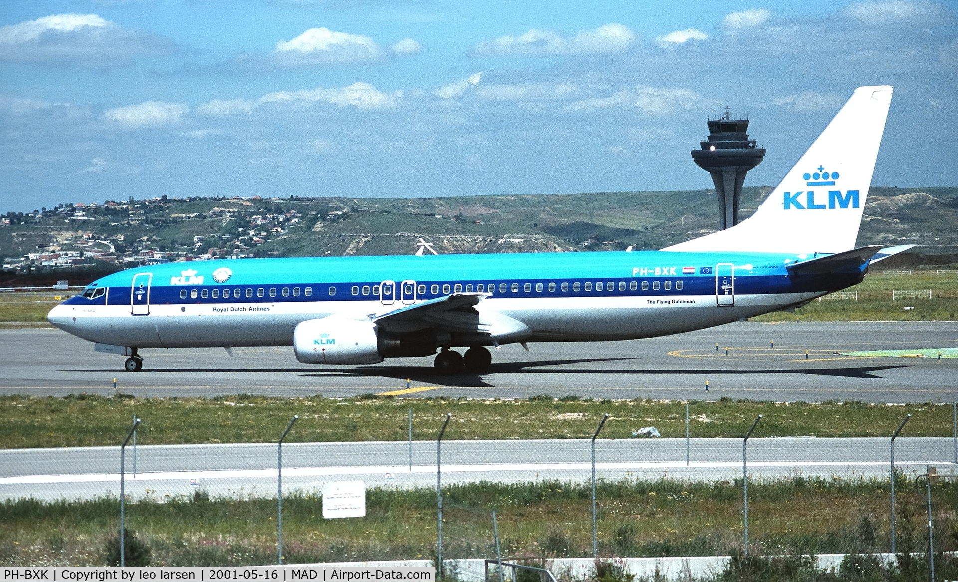PH-BXK, 2000 Boeing 737-8K2 C/N 29598, Madrid 16.5.2001