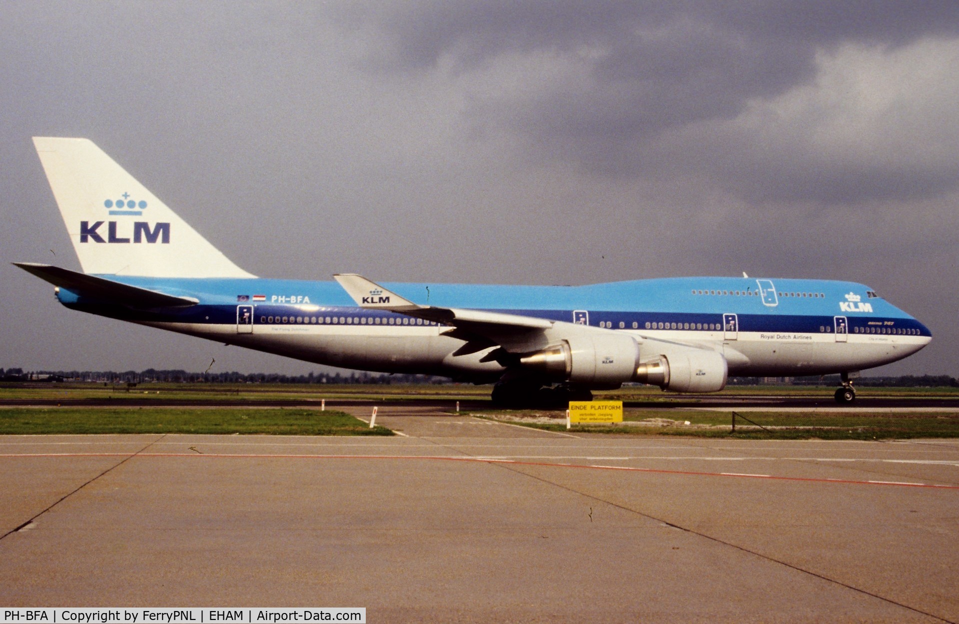 PH-BFA, 1989 Boeing 747-406 C/N 23999, KLM B744 taxying past