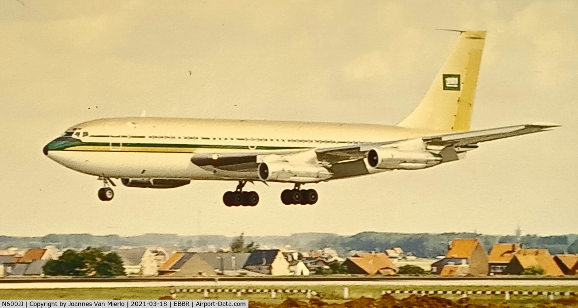 N600JJ, 1959 Boeing 707-138B C/N 17702, One never forget the sight of a golden 707 coming in...