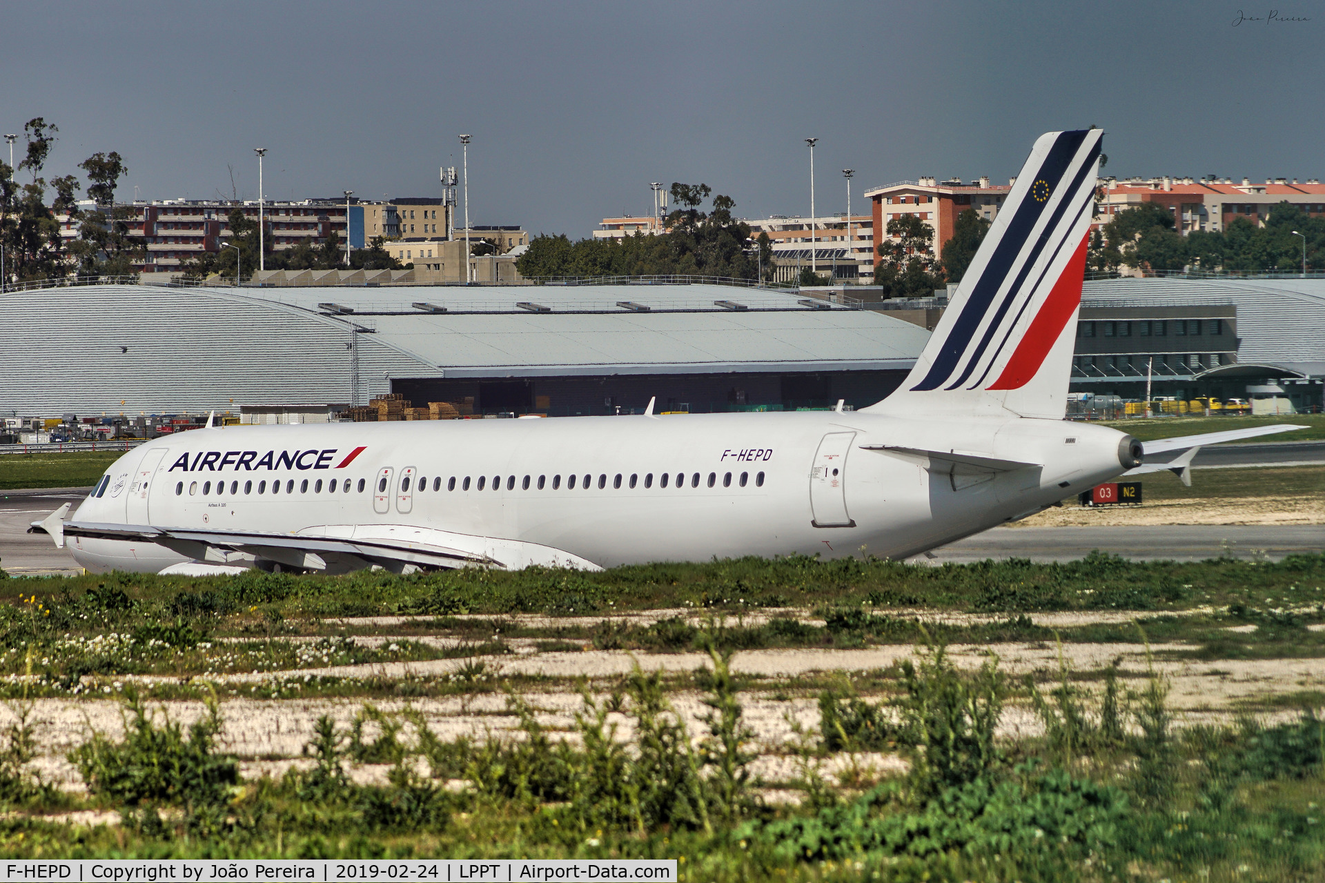 F-HEPD, 2010 Airbus A320-214 C/N 4295, Air France A320 to line up on runway 03