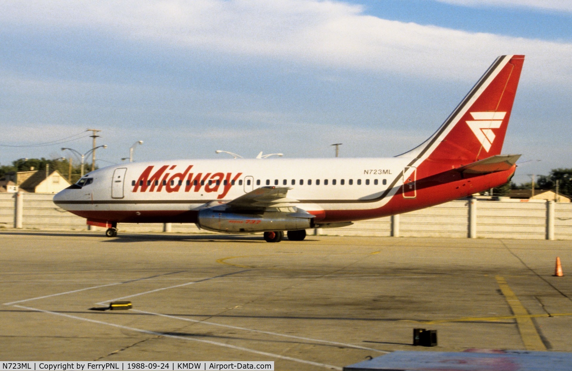 N723ML, 1987 Boeing 737-25A C/N 23789, Midway B732 at its home-base