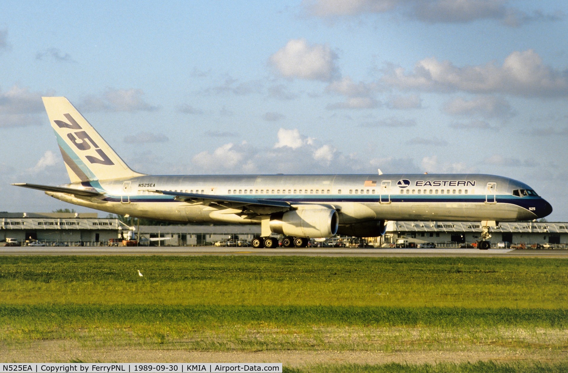 N525EA, 1986 Boeing 757-225 C/N 22689, Eastern B752 lined-up for departure